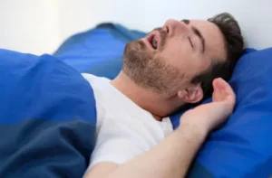 Γιατί ροχαλίζουμε όταν κοιμόμαστε; Αιτίες και συνέπειες που πρέπει να γνωρίζετε