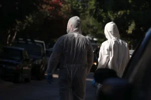 Σε εξέλιξη οι έρευνες για τη βόμβα στο σπίτι του Γ. Πρετεντέρη – Τι ψάχνει η ΕΛΑΣ
