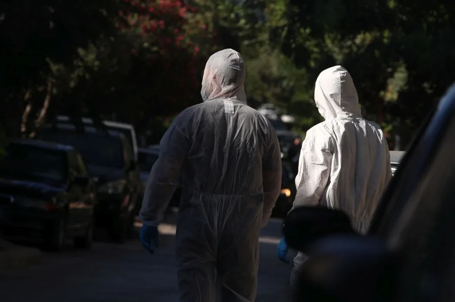 Σε εξέλιξη οι έρευνες για τη βόμβα στο σπίτι του Γ. Πρετεντέρη – Τι ψάχνει η ΕΛΑΣ