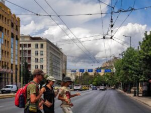 Καιρός: Τοπικές βροχές σήμερα στα δυτικά και βόρεια ηπειρωτικά – Μπουρίνια και άνεμοι από Πέμπτη