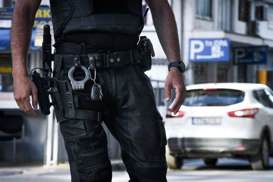 Αστυνομικοί είχαν στήσει κύκλωμα διακίνησης ναρκωτικών – 8 συλλήψεις