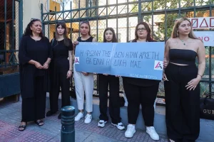 Ένταση στην απολογία του κατηγορούμενου για τη δολοφονία της Κυριακής Γρίβα – “Ήθελα να αυτοκτονήσω όχι να τη σκοτώσω”