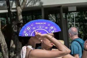 Μέτρα προστασίας από τον καύσωνα – Ποιοι κινδυνεύουν περισσότερο