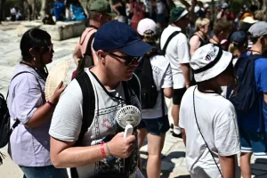 Νέο δελτίο ΕΜΥ: Σε κλοιό καύσωνα από σήμερα έως και την Κυριακή η χώρα