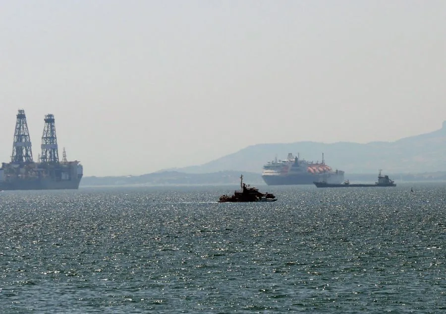 Αναγκαστική προσθαλάσσωση πυροσβεστικού ελικοπτέρου στην Ελευσίνα – Σώο το πλήρωμα
