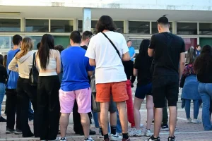Ποιες σχολές προτίμησαν οι υποψήφιοι των πανελλαδικών – Τα πιο περιζήτητα τμήματα και οι μεγαλύτερες αυξομειώσεις βάσεων