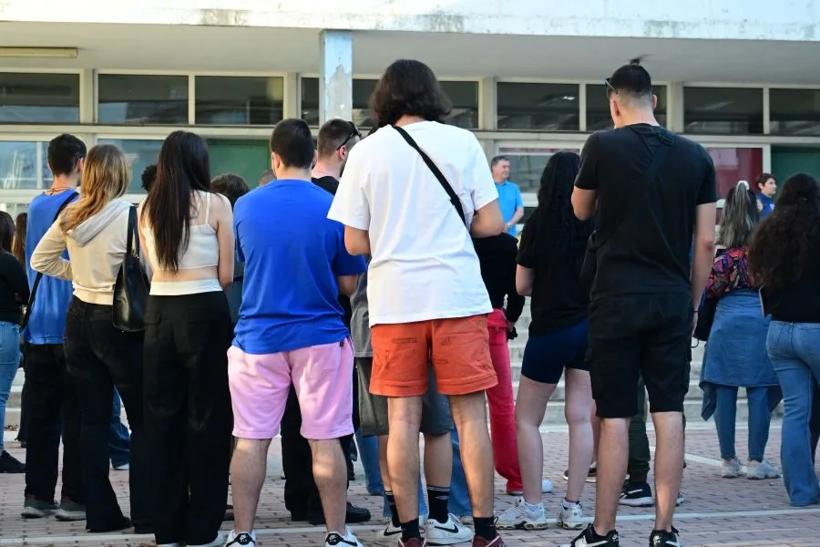 Ποιες σχολές προτίμησαν οι υποψήφιοι των πανελλαδικών – Τα πιο περιζήτητα τμήματα και οι μεγαλύτερες αυξομειώσεις βάσεων