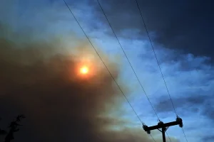 Μαίνεται η φωτιά στον Φενεό Κορινθίας – Νέα μηνύματα 112 – Εκκενώνονται οι περιοχές Καρτέρι και Δροσοπηγή Κορινθίας