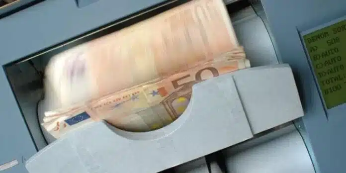 ΕΚΤΑΚΤΟ: Μόνιμο μπόνους σε συντάξεις, αυξήσεις σε μισθούς