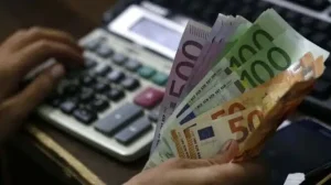 Αυξήσεις στις κύριες συντάξεις το 2026: Ποιοι ωφελούνται και πόσα θα πάρουν- Πίνακας