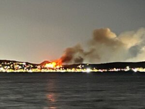 Φωτιά κοντά σε σπίτια – Ήχησε το 112 για ετοιμότητα