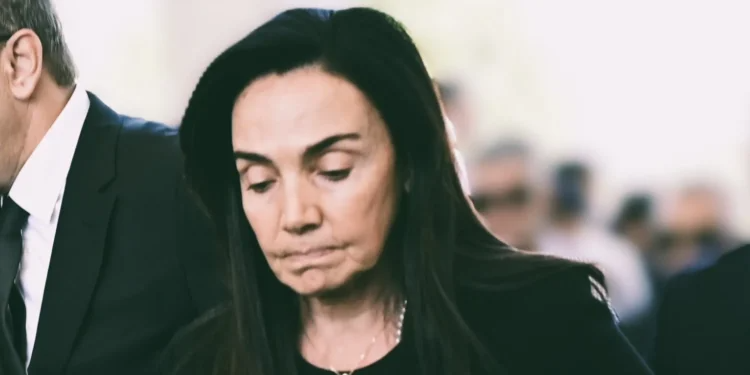 «Σε μια άδεια η εκκλησία η Γ. Σαμαρά ζήτησε να ανοίξουν το φέρετρο και έκλαψε με λιγμούς την κόρη της»