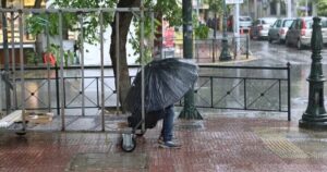 Καιρός: Αρχίζουν οι βροχές – Πότε αναμένεται η πρώτη κακοκαιρία στην Ελλάδα