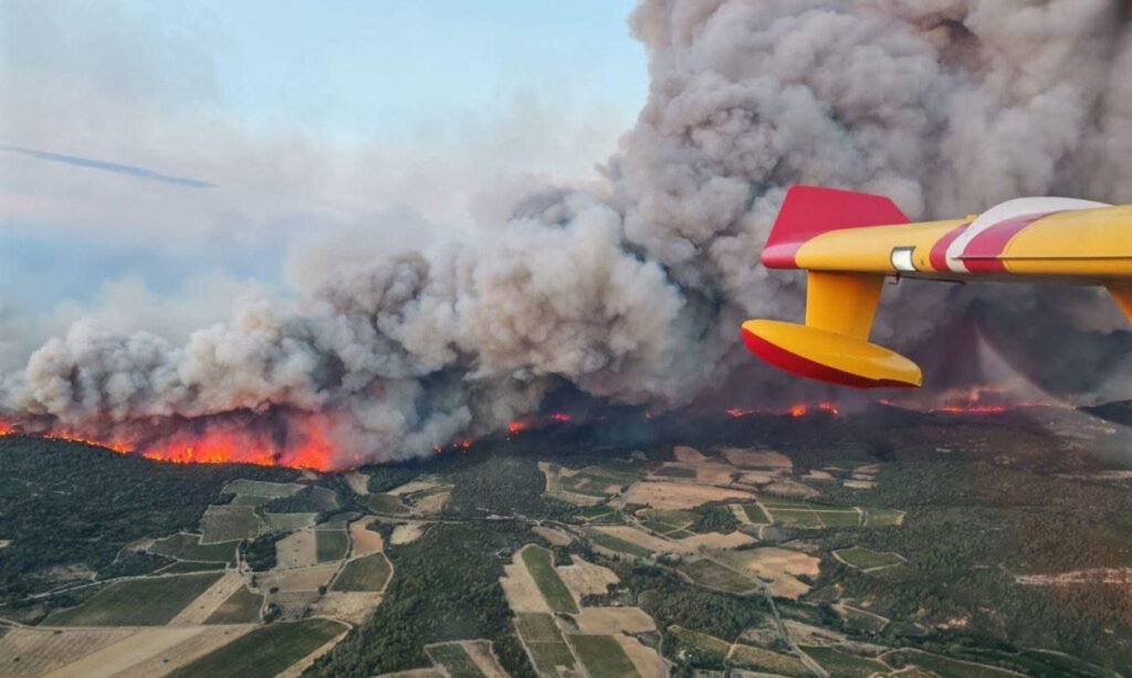 ΕΚΤΑΚΤΗ ΕΙΔΗΣΗ: ΜΙΑ ΓΥΝΑΙΚΑ ΝΕΚΡΗ ΚΑΙ ΑΛΛΟΙ 9 ΤΡΑΥΜΑΤΙΕΣ ΑΠΟ ΓΙΓΑΝΤΙΑ ΠΥΡΚΑΓΙΑ – ΚΑΙΓΟΝΤΑΙ ΣΠΙΤΙΑ, ΕΚΚΕΝΩΝΟΝΤΑΙ ΠΕΡΙΟΧΕΣ