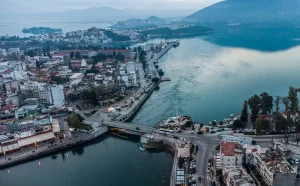 Άνοιξε και πάλι για πεζούς και οχήματα η παλαιά γέφυρα της Χαλκίδας