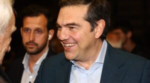«Κόλπο γκρόσο» Τσίπρα: Μαζί του διάσημος δημοσιογραφός στο νέο κόμμα