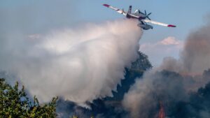 Νέα φωτιά τώρα στην Αττική – Στη «μάχη» και εναέρια μέσα