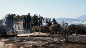 ΔΥΟ ΣΥΛΛΗΨΕΙΣ ΓΙΑ ΕΜΠΡΗΣΜΟ ΣΤΗΝ ΠΑΤΡΑ: ΟΜΟΛΟΓΗΣΕ Ο ΕΝΑΣ ΟΤΙ ΕΒΑΛΕ ΦΩΤΙΑ ΜΕ