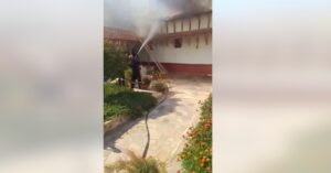 ΠΑΤΡΑ: Μάχη πυροσβεστών… “σώμα με σώμα” με τη φωτιά πριν φθάσει στο Γηροκομειό – ΔΕΙΤΕ ΒΙΝΤΕΟ