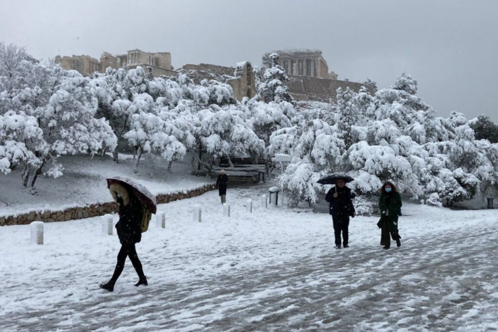 Μερομήνια: Χριστούγεννα και Πρωτοχρονιά με χιόνια ακόμη και μέσα στην Αθήνα