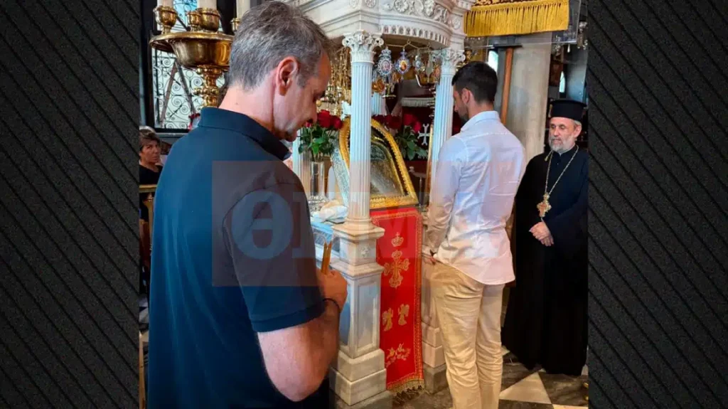 Κυριάκος Μητσοτάκης: Στην Παναγιά της Τήνου με τον Τζόκοβιτς – Προσκύνησαν την εικόνα της Μεγαλόχαρης