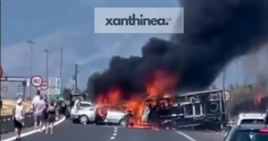 Τροχαίο-σοκ στην Εγνατία Οδό: Φορτηγό συγκρούστηκε με δύο ΙΧ – Απανθρακώθηκαν τρία άτομα (βίντεο)