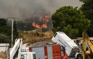 «Συναγερμός» από Σαρηγιάννη για την Πάτρα: Τρεις φορές πάνω οι καρκινογόνες ενώσεις στα αιωρούμενα σωματίδια από τη φωτιά
