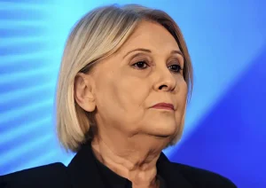 Βούλτεψη για ακρiβεıα: «Οι Έλληνες να πάνε για διακοπές στο χωριό και όχι στα νησιά»