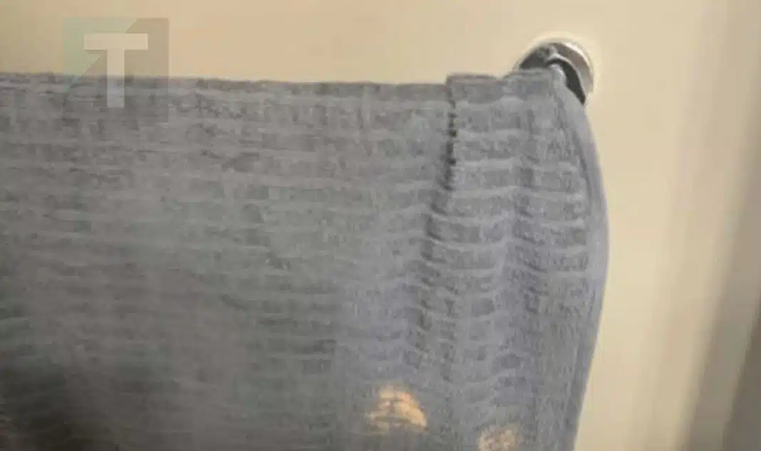 Η αλήθεια για τους πορτοκαλί λεκέδες στις πετσέτες που δεν φεύγουν