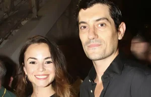 ΣΟK: Ο Αργύρης Πανταζάρας φωτογράφισε τσıτσiδı τη Σίσσυ Τουμάση στην παραλία