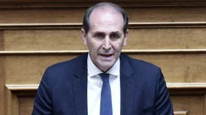 ΕΚΤΑΚΤΟ – ΕΠΑΘΕ ΑΝΑΚΟΠΗ ΠΑΣΙΓΝΩΣΤΟΣ ΕΛΛΗΝΑΣ ΠΟΛΙΤΙΚΟΣ – ΧΑΡΟΠΑΛΕΥΕΙ ΓΙΑ ΤΗΝ ΖΩΗ ΤΟΥ