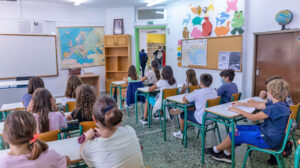 Πότε ανοίγουν τα σχολεία το 2025 και τι ώρα θα γίνει ο αγιασμός
