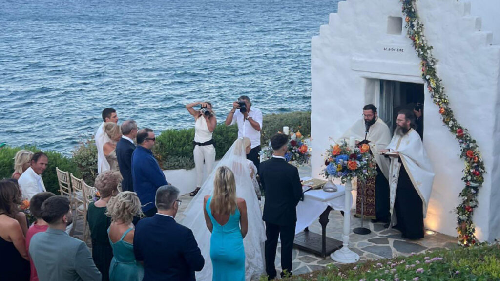 Μόλις παντρεύτηκε το πιο αγαπημένο ζευγάρι της ελληνικής showbiz – Οι πρώτες φωτογραφίες