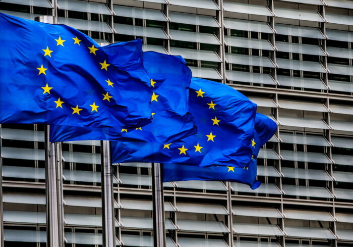 Να σταματήσει τους φόνους στην Ουκρανία ζητούν από τη Ρωσία οι χώρες της ΕΕ πλην της Ουγγαρίας – Μερτς και Μακρόν πιέζουν για δευτερογενείς κυρώσεις