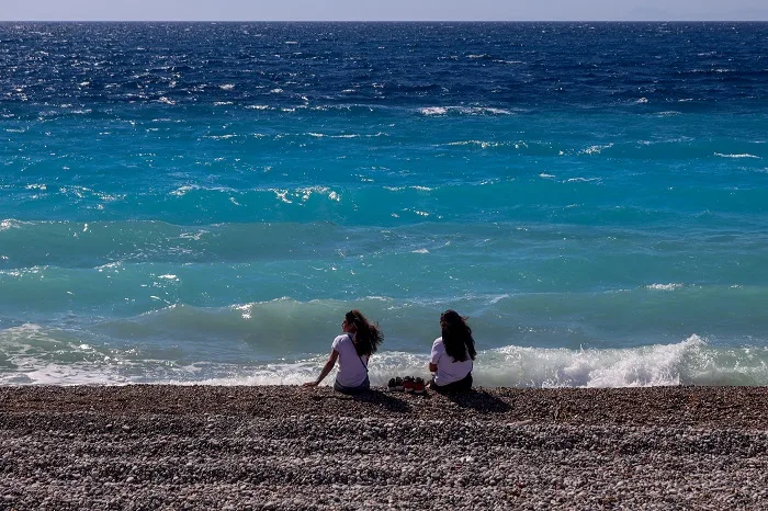 Ισχυροί άνεμοι και θερμοκρασίες έως 38 βαθμούς σήμερα