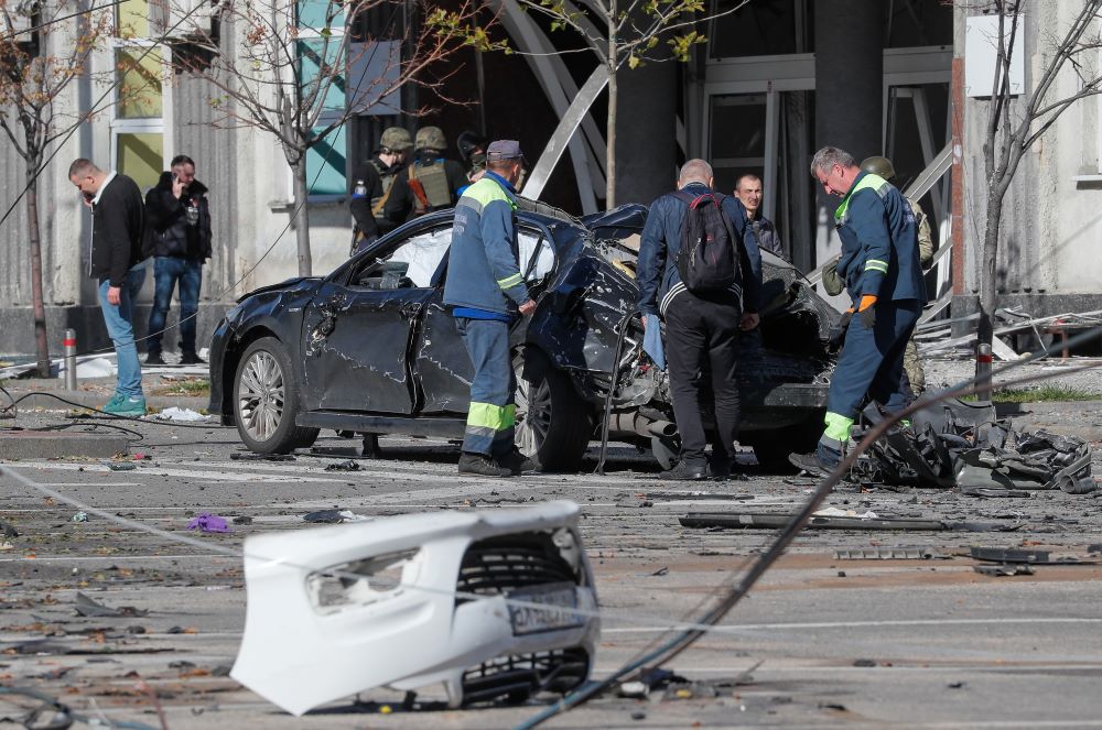 Μπαράζ ρωσικών πληγμάτων στο Κίεβο- Τουλάχιστον 12 νεκροί – Οργή στην ΕΕ για το χτύπημα στο κτίριο της ‘Ενωσης