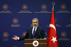Σάλος στην Τουρκία για τα «πλαστά πτυχία» του Χακάν Φιντάν