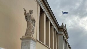 Η λύση του γόρδιου δεσμού των «αιώνιων» φοιτητών