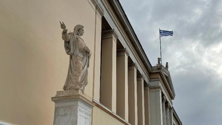 Η λύση του γόρδιου δεσμού των «αιώνιων» φοιτητών
