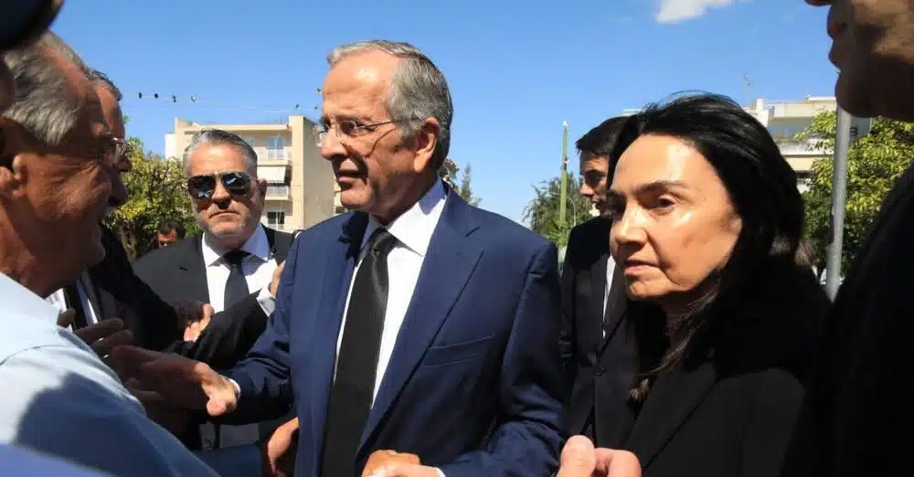 Λένα Σαμαρά: Οδύνη στο μνημόσυνο για τις 40 ημέρες από τον θάνατό της – Με δάκρυα στα μάτια της η μητέρα της