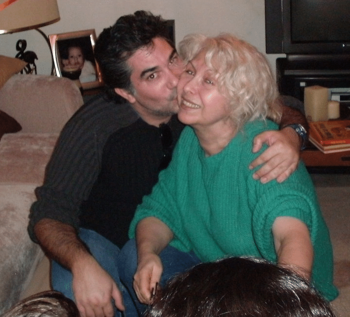 Πέθανε ο μονάκριβος γιος της Γιώργος, γράφει συνέχεια σπαρακτικές αναρτήσεις: Η πασίγνωστη Ελληνίδα ηθοποιός