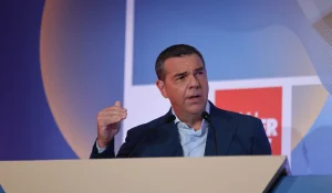 Σκληρή κριτική Τσίπρα στην κυβερνητική πολιτική από το βήμα του συνεδρίου του Economist