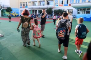 Πρώτο κουδούνι για 1,4 εκατ. μαθητές – Τι αλλάζει τη νέα σχολική χρονιά