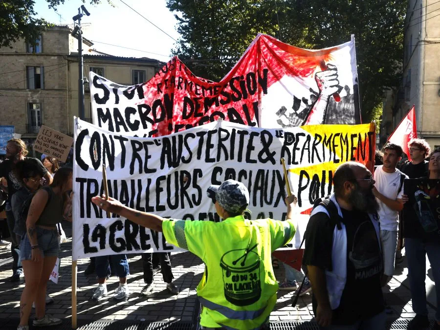Στη Γαλλία η μητέρα των απεργιακών μαχών – Διαδηλώσεις σε 250 πόλεις – Υπό πίεση ο Λεκορνύ