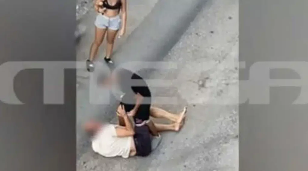 Βίντεο-σοκ: 14χρονος ξυλοκοπεί 60χρονο που του έκανε παρατήρηση
