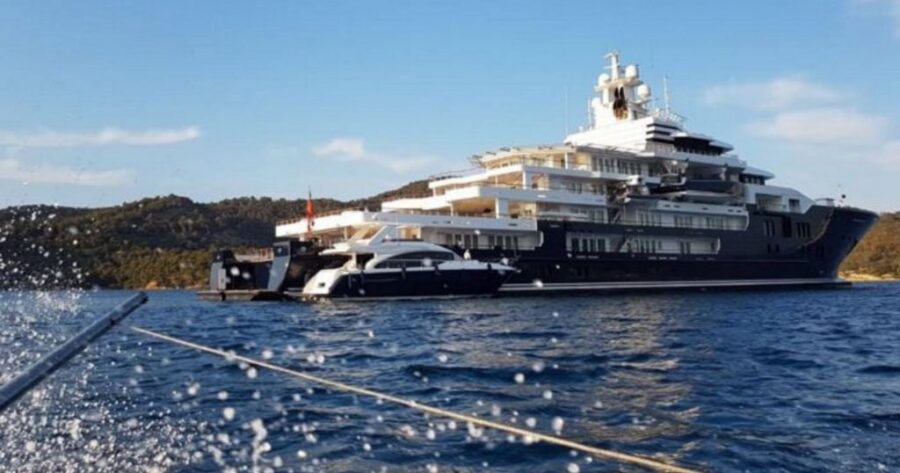 ‘Εκτακτη τραγωδια: Βυθίζεται τώρα πολυτελής θαλαμηγός αξίας 800.000 ευρώ