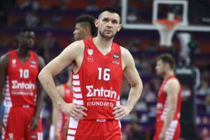 Συγκινητικός Κώστας Παπανικολάου: Απασχόλησε μικρά παιδιά για να μη δουν τη μαμά τους που τραυματίστηκε σε τροχαίο
