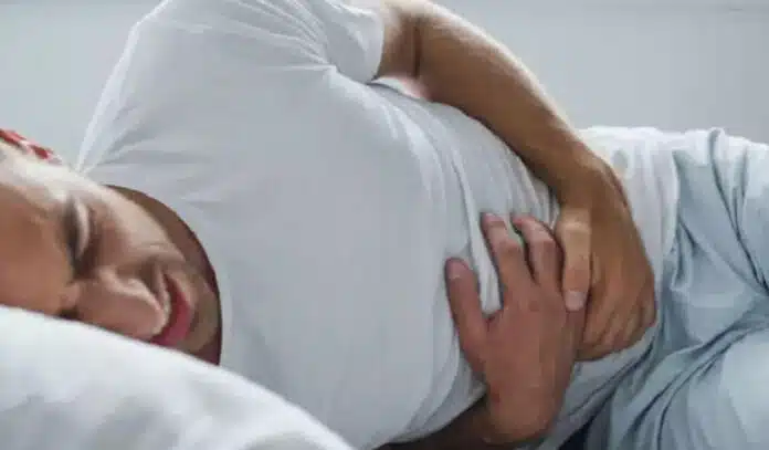 Καρκίνος στο λεπτό έντερο: Προσοχή στα συμπτώματα – Πολλοί τα αγνοούν για μήνες ως «κάτι ασήμαντο»