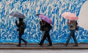 ΕΚΤΑΚΤΟ ΑΝΑΚΟΙΝΩΘΕΝ ΚΑΙΡΟΥ: ΕΡΧΟΝΤΑΙ ΙΣΧΥΡΕΣ ΒΡΟΧΕΣ ΤΙΣ ΕΠΟΜΕΝΕΣ ΩΡΕΣ – ΟΙ ΠΕΡΙΟΧΕΣ ΠΟΥ ΘΑ «ΠΝΙΓΟΥΝ»