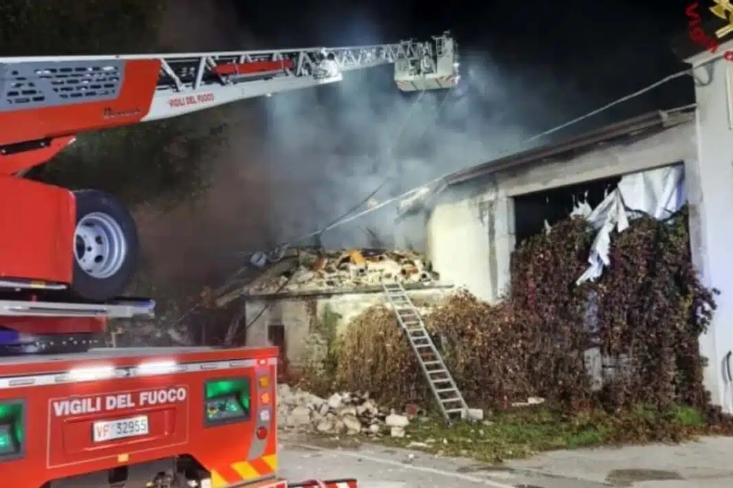 Τραγωδία Τώρα: Τρεις Νεκροί Αστυνομικοί και 13 τραυματίες – Πήγαν να κάνουν έξωση και οι ένοικοι ανατίναξαν το σπίτι με αέριο